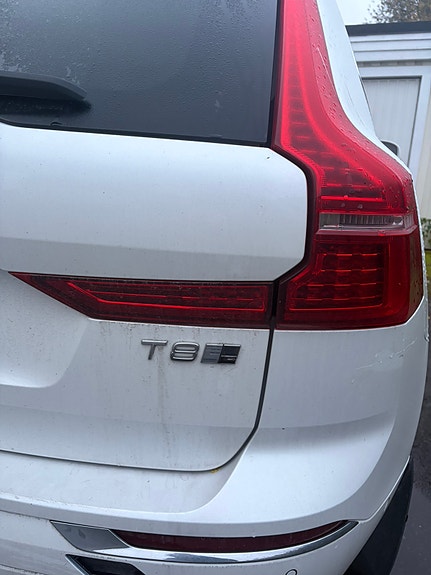 Volvo XC60 2 of 8