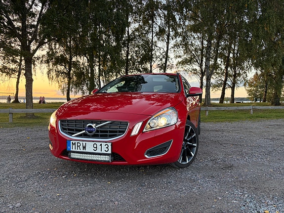 Volvo V60 2 of 10