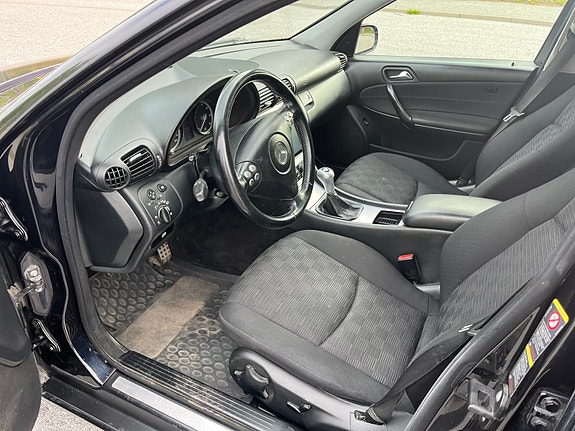 Mercedes-Benz C180 3 of 7