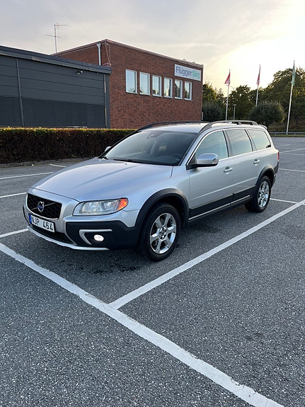 Volvo XC70 2 of 6
