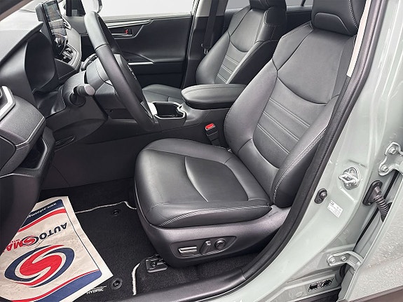 Toyota RAV4 12 of 23