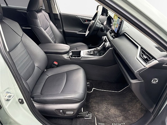 Toyota RAV4 6 of 23