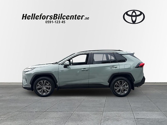 Toyota RAV4 3 of 23