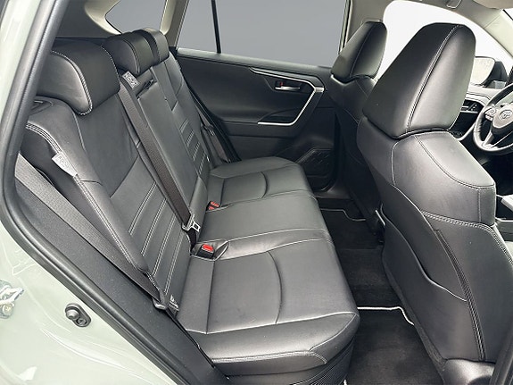 Toyota RAV4 7 of 23