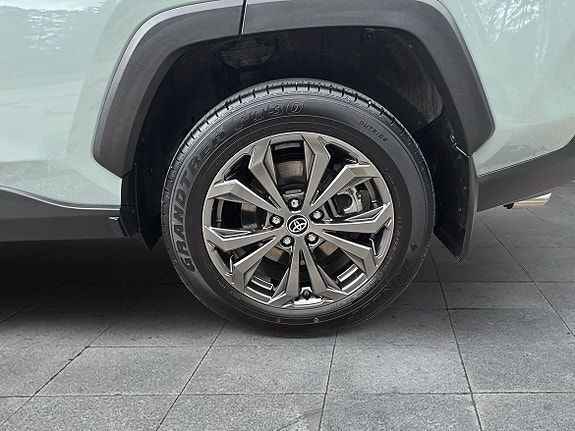 Toyota RAV4 16 of 23