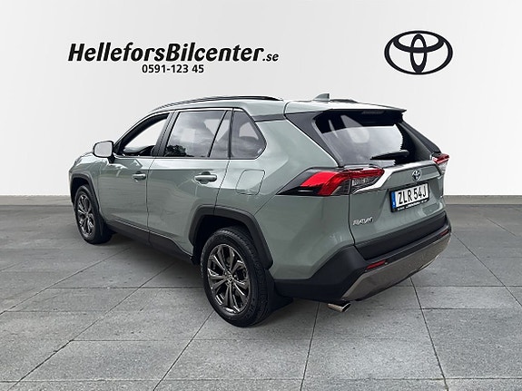 Toyota RAV4 2 of 23