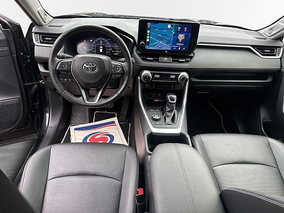 Toyota RAV4 8 of 29