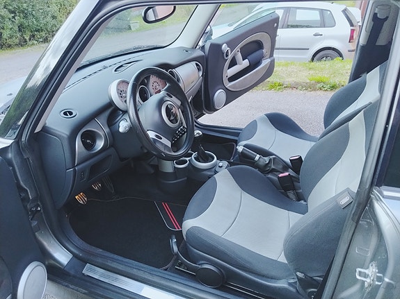 MINI Cooper S 8 of 10