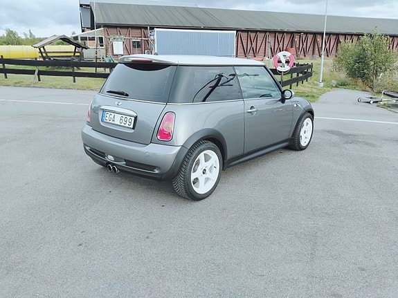 MINI Cooper S 4 of 10