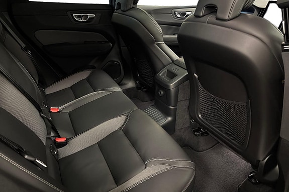 Volvo XC60 11 of 28