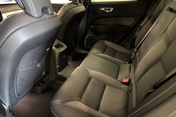 Volvo XC60 12 of 28