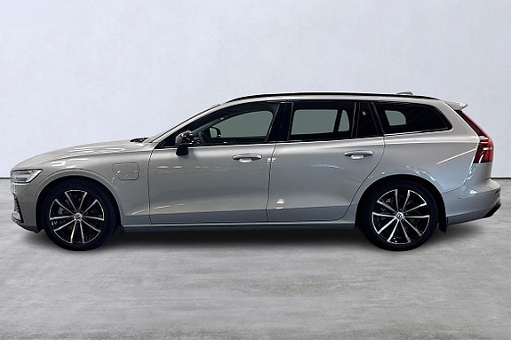 Volvo V60 2 of 26