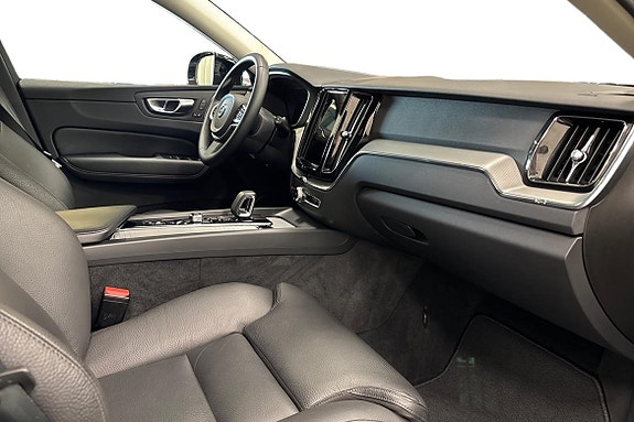 Volvo XC60 10 of 28