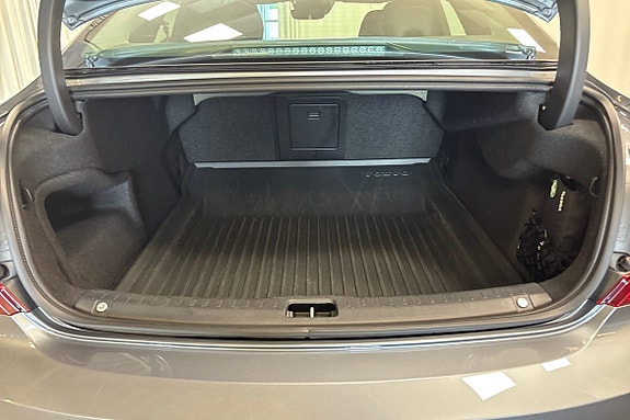 Volvo S90 13 of 26