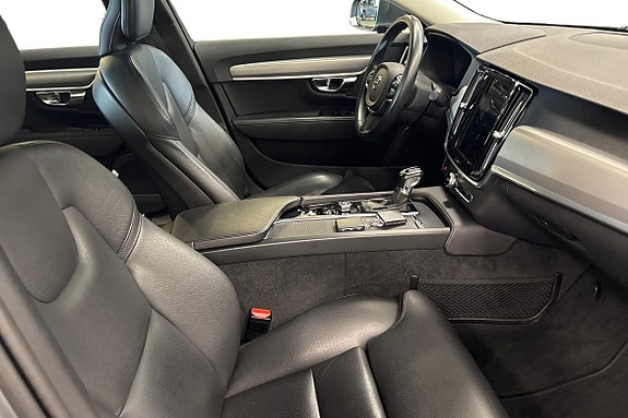 Volvo S90 10 of 26