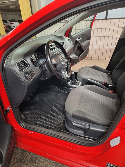 Volkswagen Polo 10 of 13