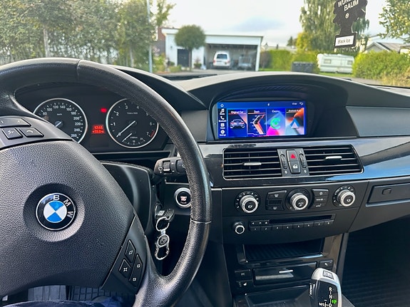 BMW 523i 3 of 3