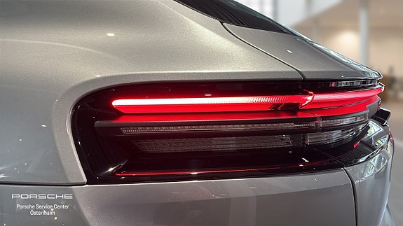 Porsche Macan 4 11 of 12