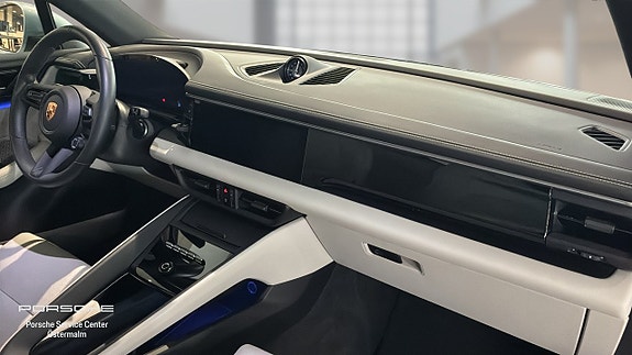 Porsche Macan 4 4 of 12