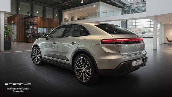 Porsche Macan 4 2 of 12