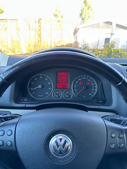 Volkswagen Golf V 9 of 12