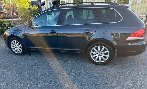 Volkswagen Golf V 2 of 12