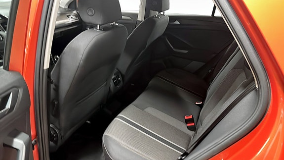 Volkswagen T-Roc 11 of 12