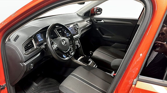 Volkswagen T-Roc 7 of 12