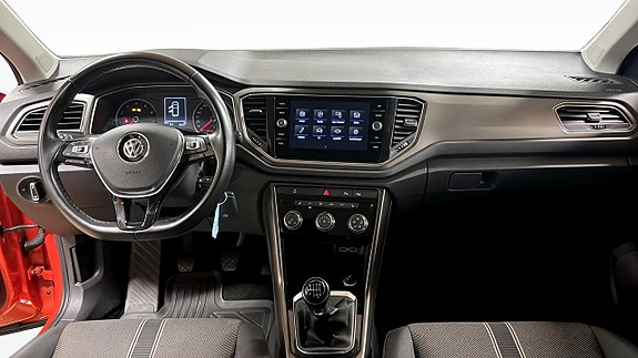 Volkswagen T-Roc 10 of 12
