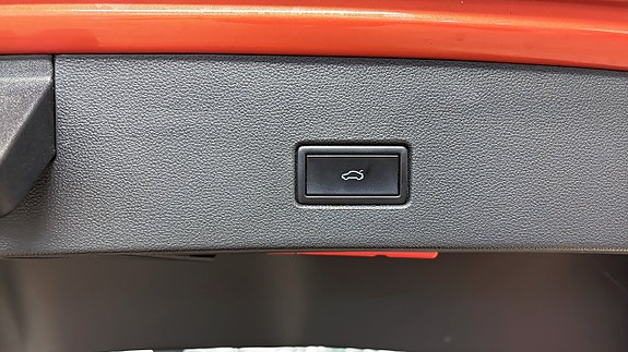 Volkswagen T-Roc 12 of 12