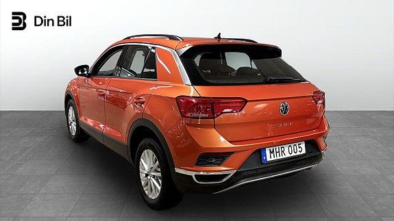 Volkswagen T-Roc 3 of 12