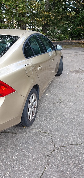 Volvo S60 2 of 3