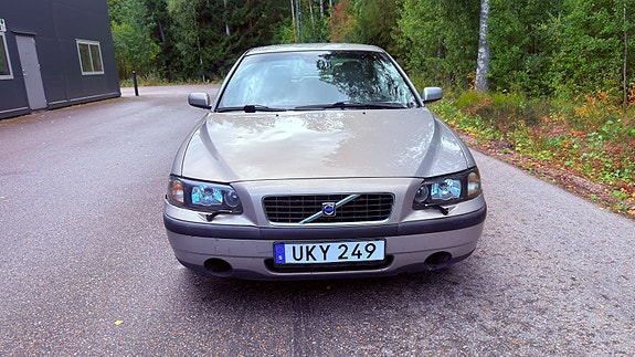 Volvo S60 2 of 10