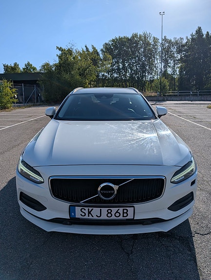 Volvo V90 2 of 8