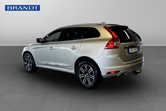 Volvo XC60 2 of 9