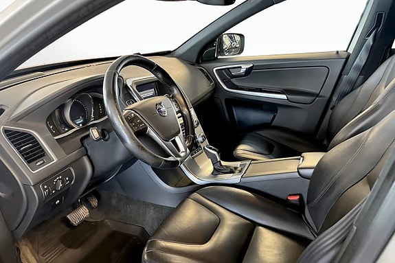 Volvo XC60 5 of 9