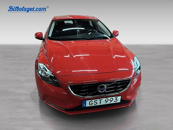 Volvo V40 2 of 10