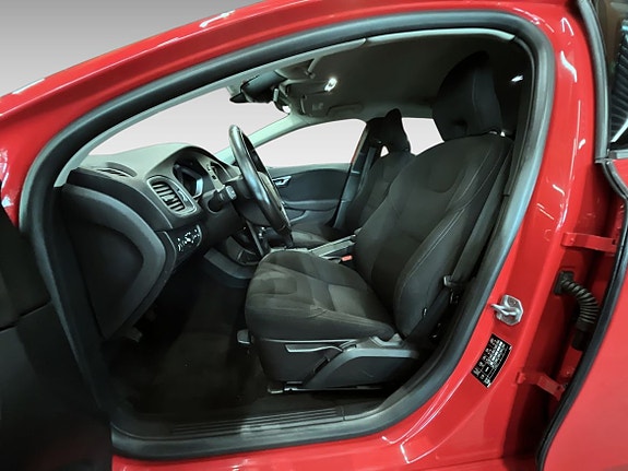 Volvo V40 8 of 10