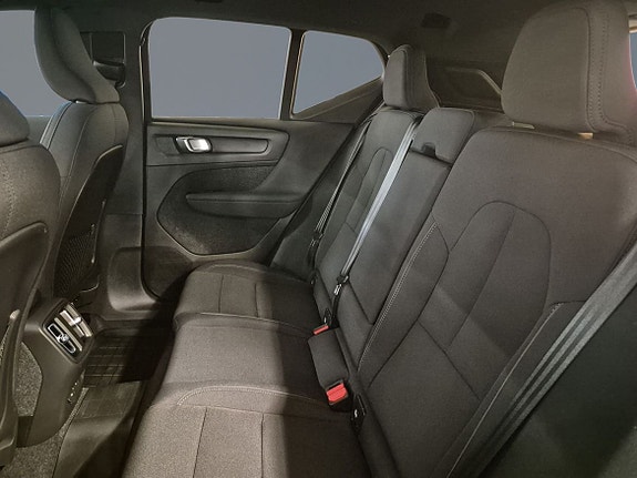 Volvo XC40 8 of 10