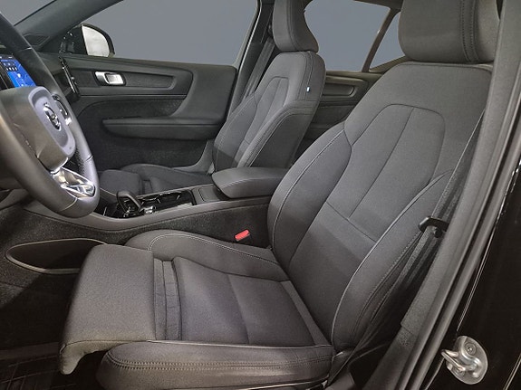 Volvo XC40 6 of 10