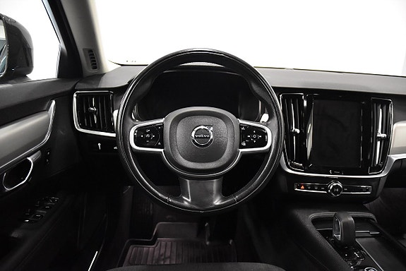 Volvo V90 Cross Country 2 of 26