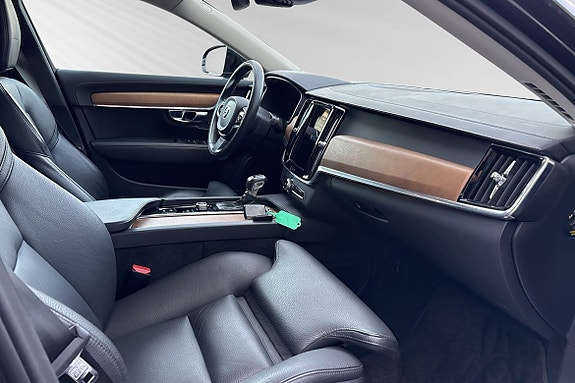 Volvo S90 10 of 26