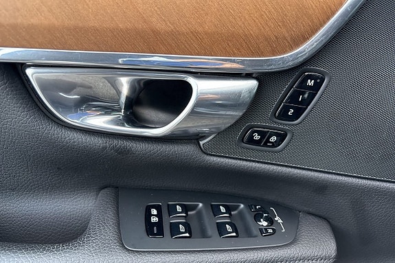 Volvo S90 16 of 26