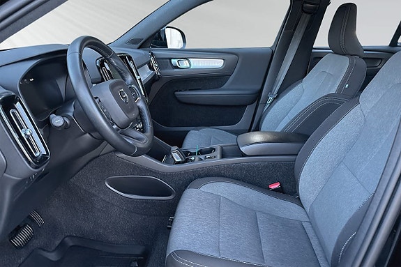Volvo XC40 7 of 26