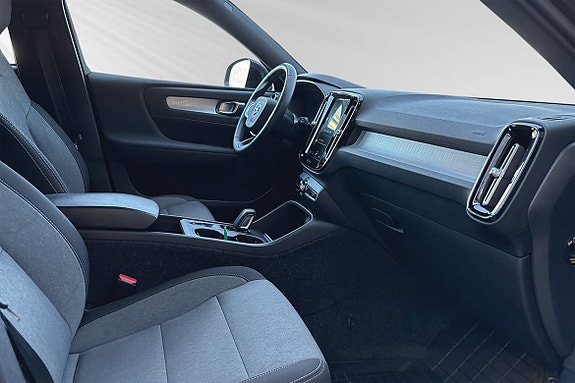 Volvo XC40 10 of 26