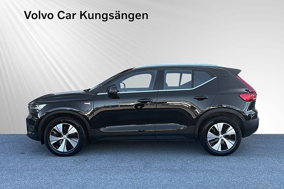 Volvo XC40 3 of 26