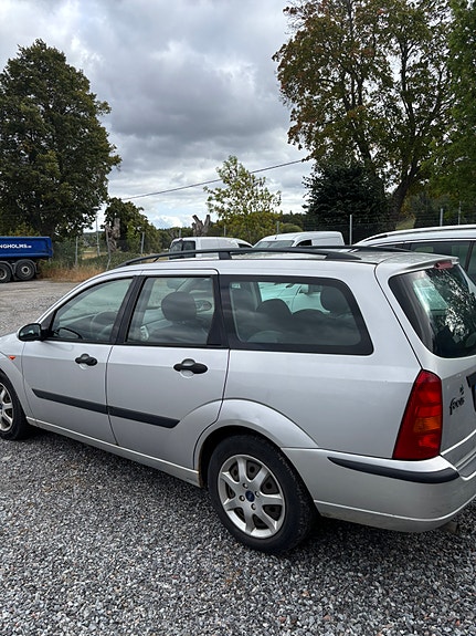 Ford Focus 3 of 6