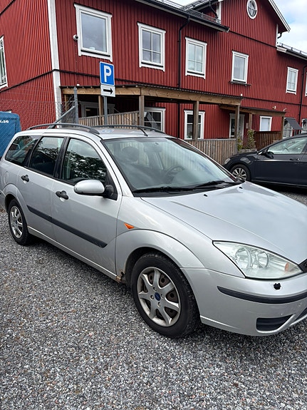 Ford Focus 2 of 6