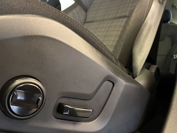 Volvo XC60 17 of 23