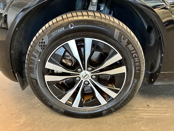 Volvo XC60 5 of 23